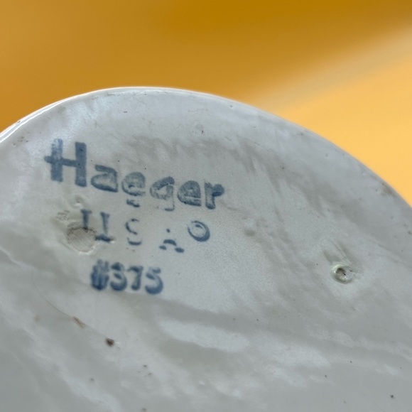 Vintage Haeger 375 milk can urn vase, farmhouse, cream, utensil organizer - Picture 3 of 3